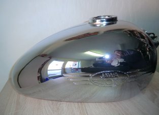 Prodám nádrž na jawa panelka nově nachromovaná vylitá uvnitr barvou