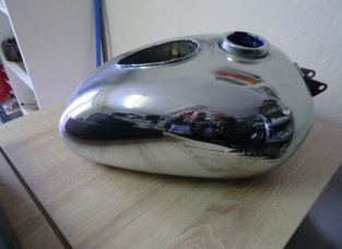 Prodám nachromovanou nádrž na jawa kývačku